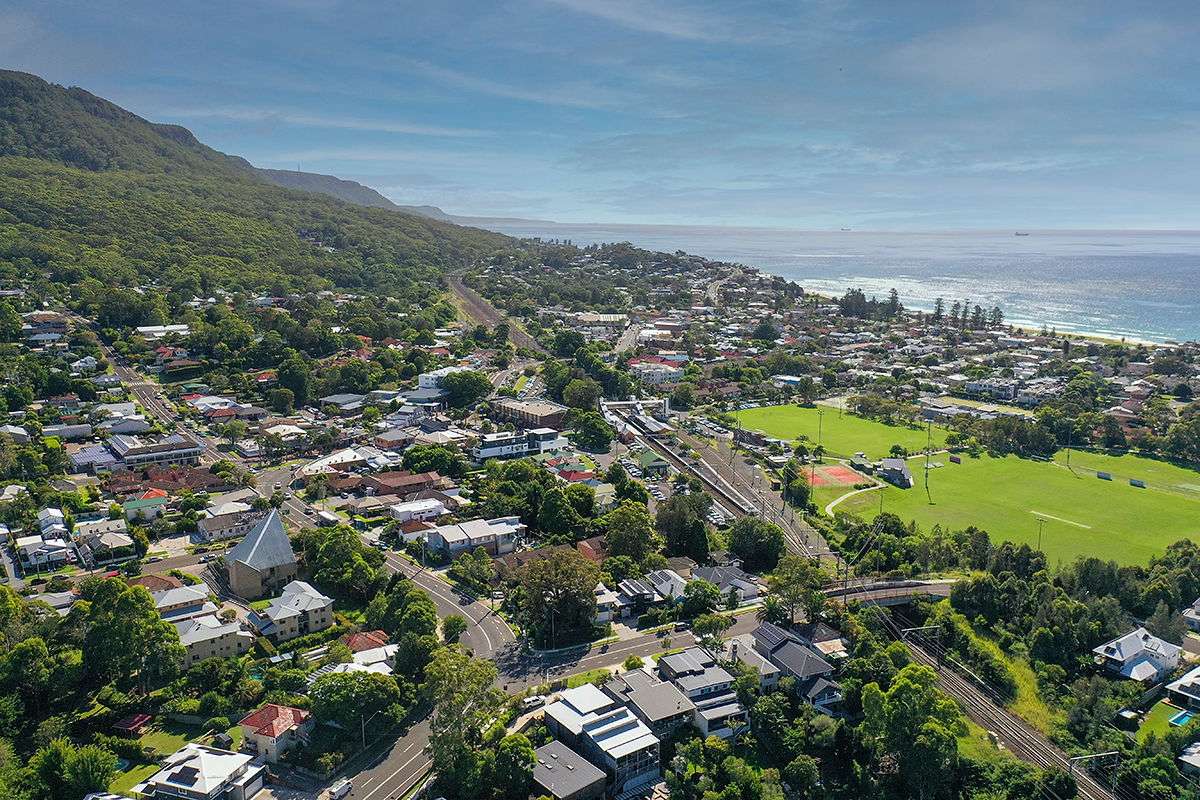 Thirroul beach and the Illawarra escarpment on the northern Illawarra coast